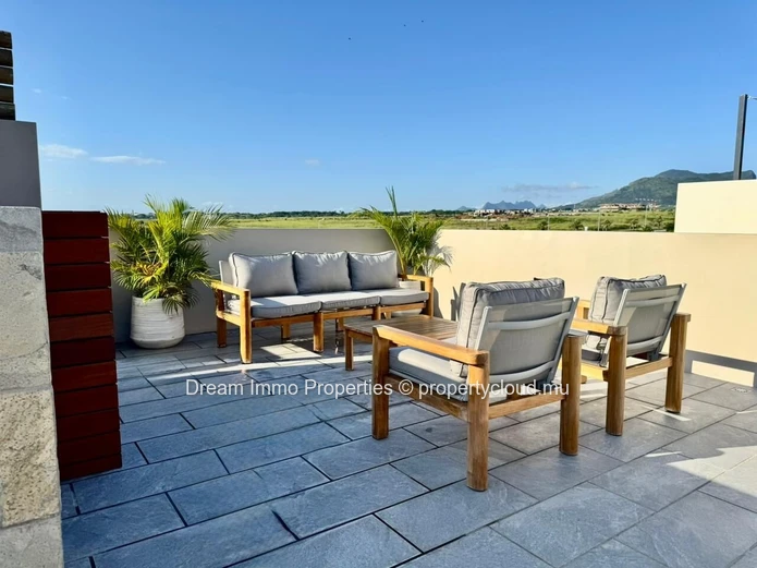 Sea view penthouse for rent with rooftop & private pool in Flic en Flac - Mauritius