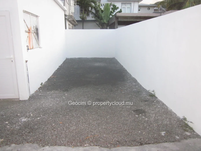 Quatre Bornes Prox Maison de plain-pied à rénover. Parking. Jardinet. (Mandat exclusif)