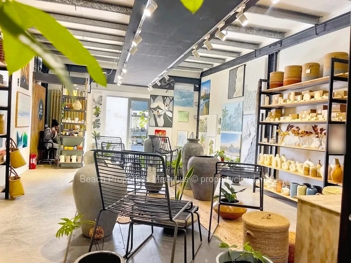 Bâtiment à louer à Tamarin, Ouest, 75m² avec vue montagne et commodités haut de gamme