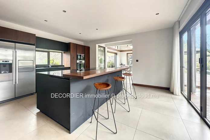Sublime villa located in a secure residence
