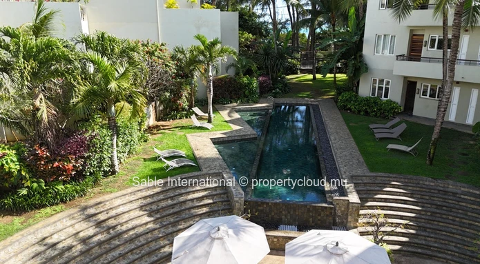 Luxurious Beachfront Penthouse in Péreybère with Easy Sea Acess and Resort-style Amenities! 