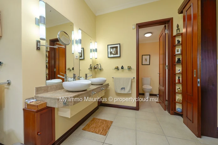 High-End Villa on Tamarina Golf Course – Exclusive Estate