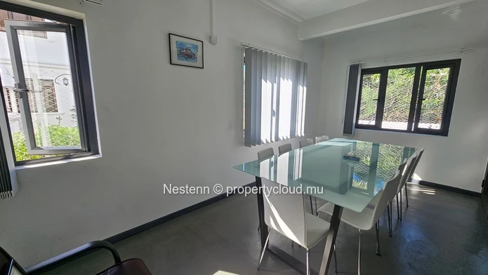 Commercial building of 223m2