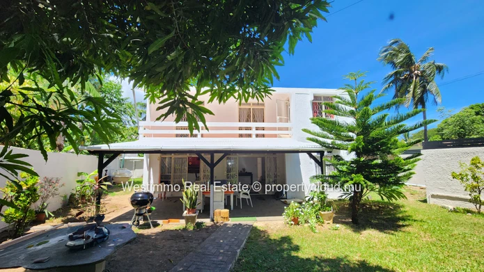 Maison familiale rénovée à louer à Rivière Noire avec piscine