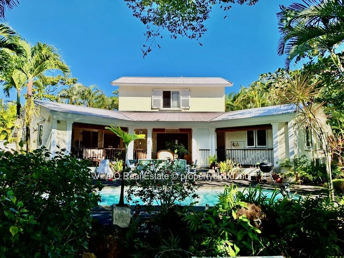 Located in a secure residential estate, this wonderful home is perfect for those seeking an old-style Mauritian feel,...
