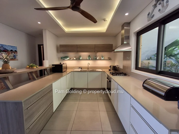 Appartement à vendre à Rivière Noire, 3 chambres, 240m² avec piscine commune