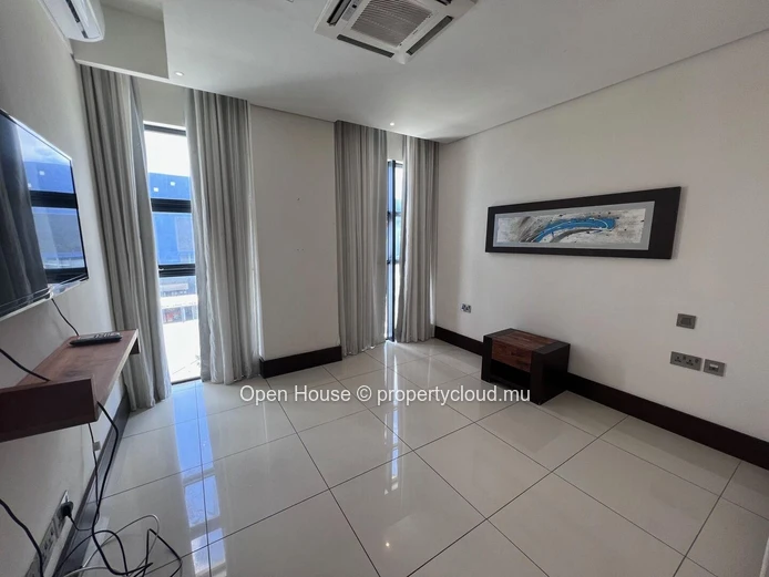 Appartement de deux chambres en suite au coeur de la croisette à Grand Baie. Piscine.