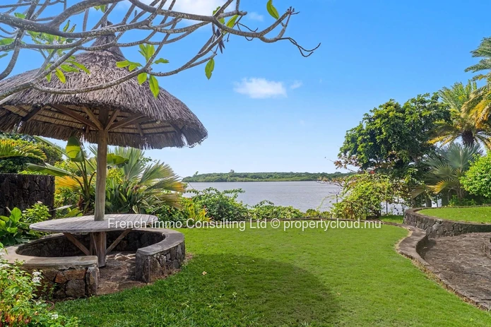 Villa pieds dans l'eau a providence sur mer, 4 chambres en suites