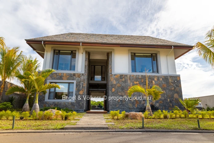 A Boater’s Dream – Luxury Living in a marina