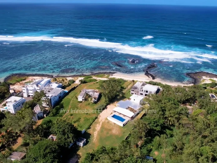 Découvrez le meilleur de la vie côtière avec cette maison située à quelques pas de la plage de Poste Lafayette. 