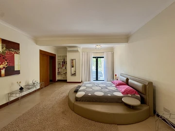 8 Bedroom Villa