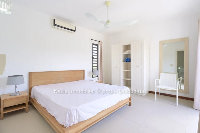 Contemporary Villa With Swimming Pool Just Minutes From The Beach 
