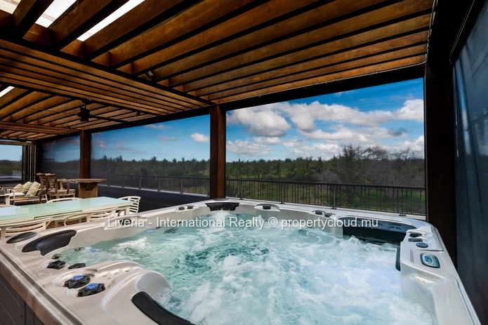 Penthouse for sale in Golf estate