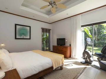 5 Bedroom Villa