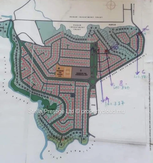 Terrain d'angle - Plaine des Hermitages - 437 m² / 10.3 P - Rs 5 Million