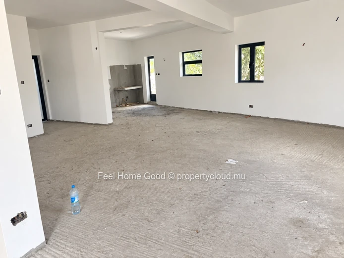 Commercial and Residential Building for Sale in Quatre Bornes – Approx. 400 m²