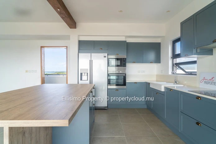 Penthouse Spacieux avec Piscine Privative