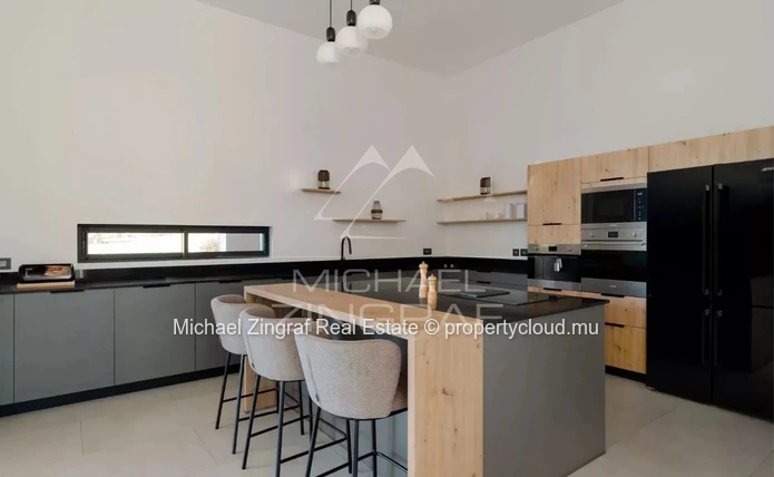 Contemporary Villa with Panoramic Golf Views