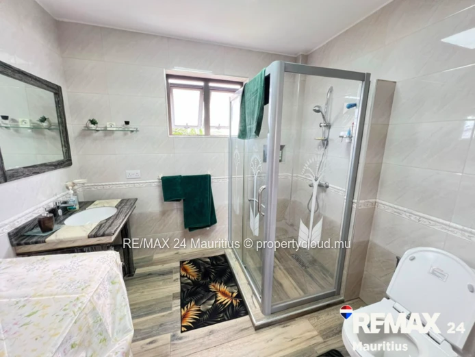 Coastal Living in Mont Choisy - Steps from Beach, Golf & Grand Baie