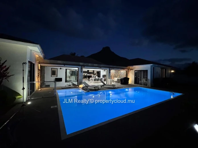 Superbe villa à vendre dans une résidence sécurisée au cœur de Tamarin, Île Maurice