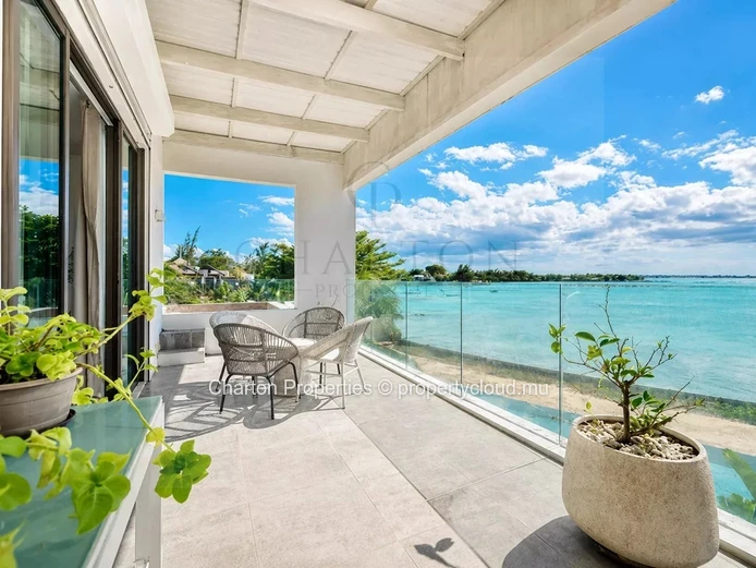 Penthouse d’exception pieds dans l’eau à Péreybère