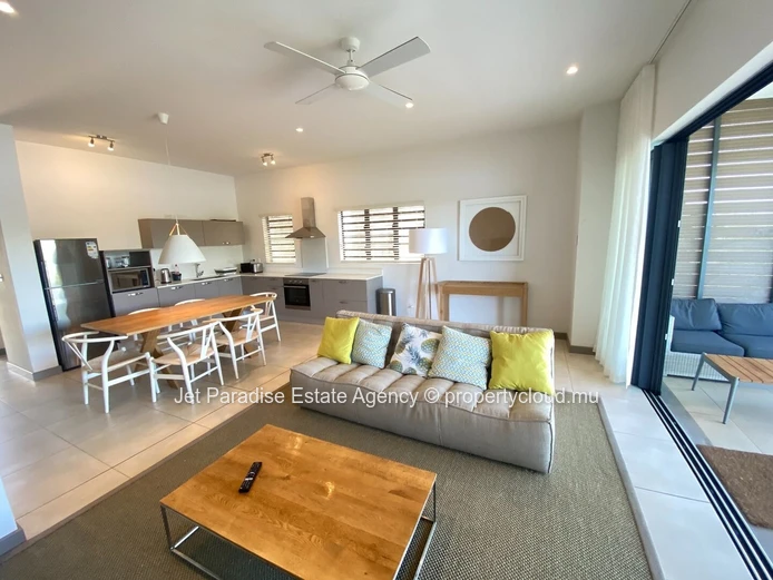 Duplex à vendre à Rivière Noire - Black River, 240m² habitables, terrain de 379m², 3 chambres, piscine privée, vue me...