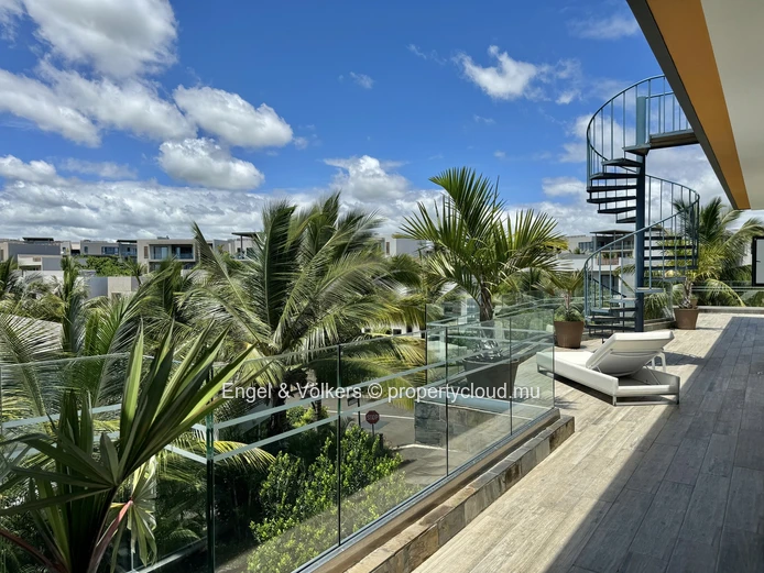 Magnificent 4-bedroom Penthouse, tastefully decorated and furnished with care.