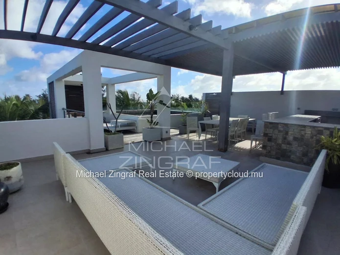 Exceptional Renovated Penthouse with Private Rooftop, Pool & Beach Access