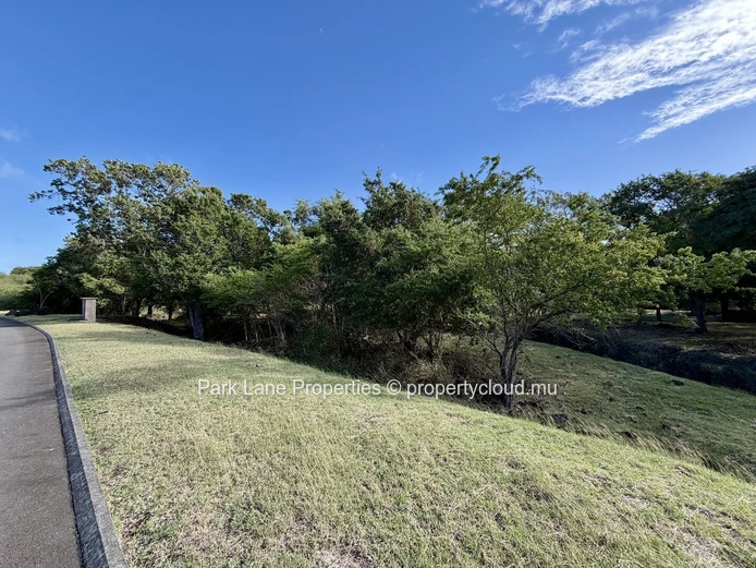 Superbe terrain près d'un espace vert au Domaine de Palmyre