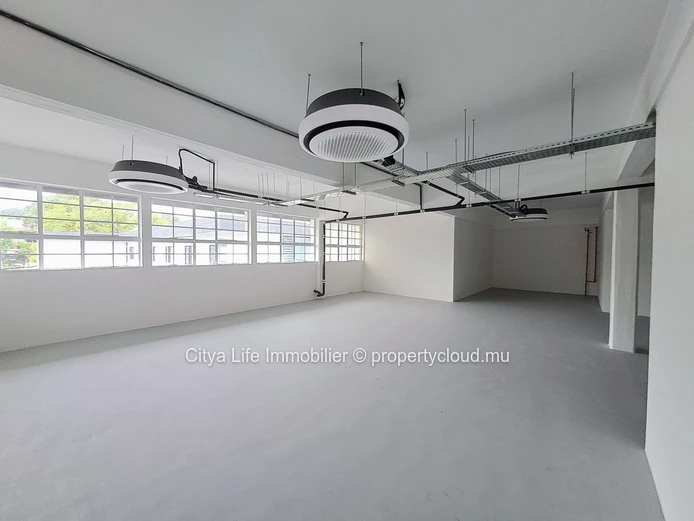 "Spacious Floréal Office for Rent with Prime Location and Amenities - 148m² at Rs 90,280"