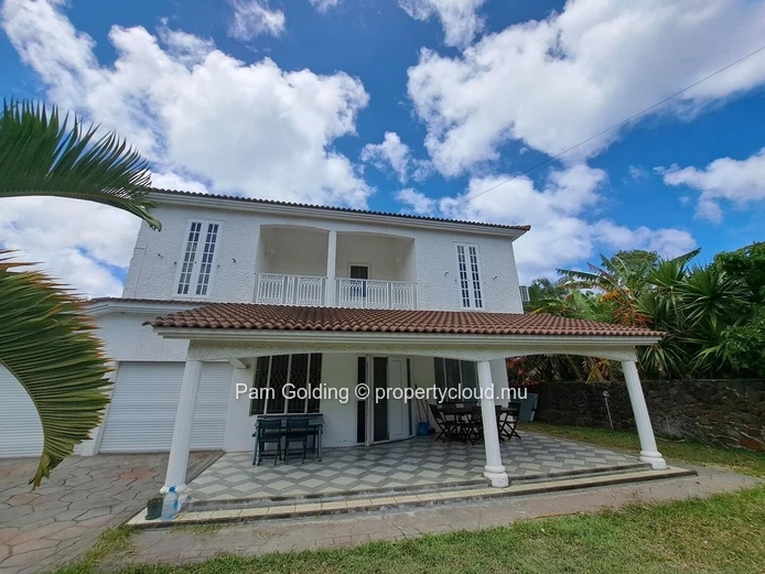 Pointe aux Canonniers – Maison à vendre – Pam Golding Mauritius