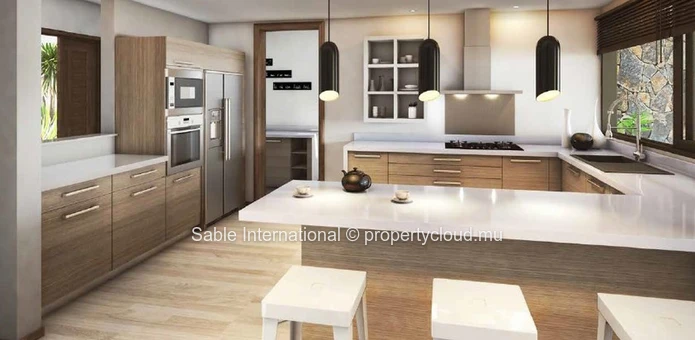 Townhouse RES à vendre à Balaclava, 298m² habitable, 375m² terrain, 4 chambres, piscine privée, parking, jardin, veranda