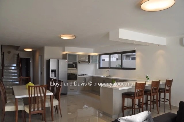 Duplex entièrement meublé