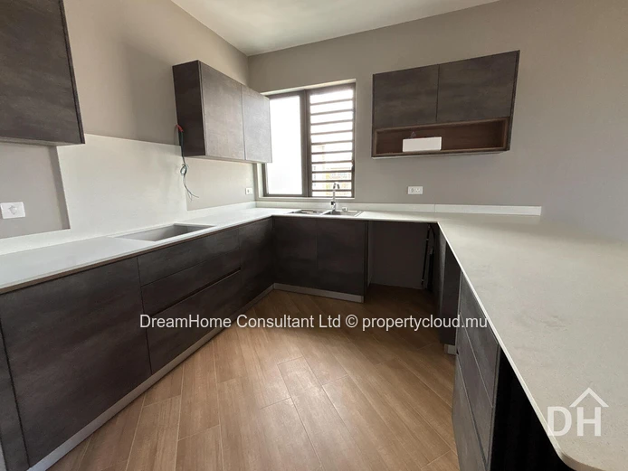Penthouse with Rooftop – Creek 4 Residence