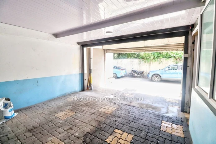 Investissement à haut rendement : Espace commercial de premier choix au rez-de-chaussée, à proximité du Super U de Gr...