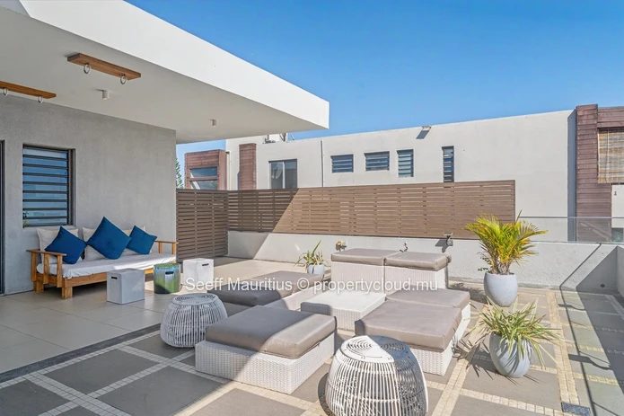 Breathtaking Panoramic Coastal Living