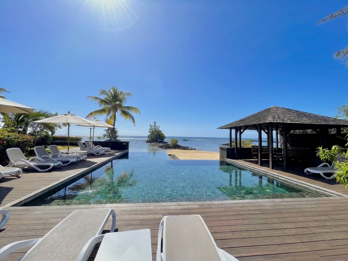 Beachfront Garden Apartment with Sea Views