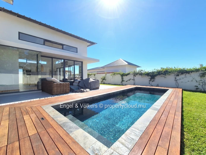 Contemporary 3 bedroom Villa for long term rent in Tamarin
