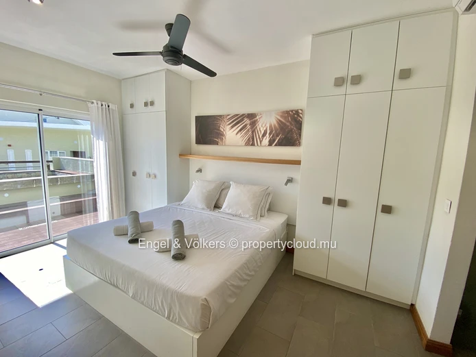 Bain Boeuf Penthouse Apartment to Rent Across from the Beach