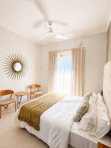 Prestige 3-bedroom ground-floor apartment with private garden and panoramic sea view