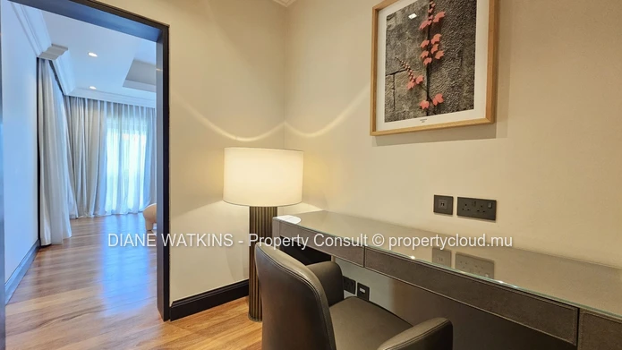 Contemporary Luxury Villa for Sale in Prestigious Golf Estate
