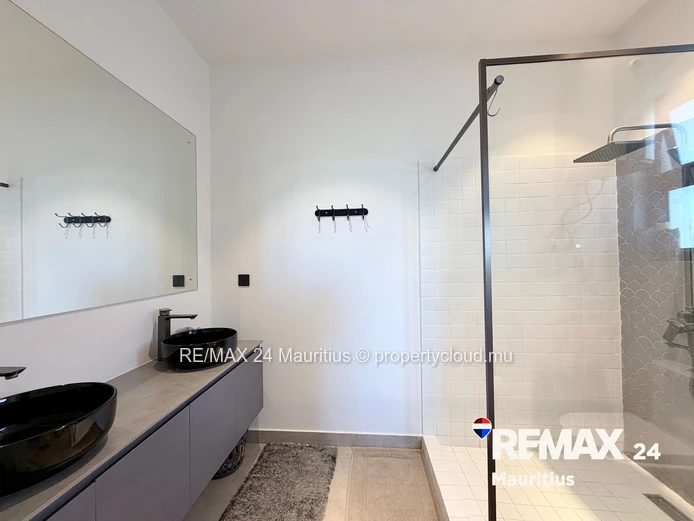 Spacious Penthouse with Rooftop, Pool and Spectacular Views
