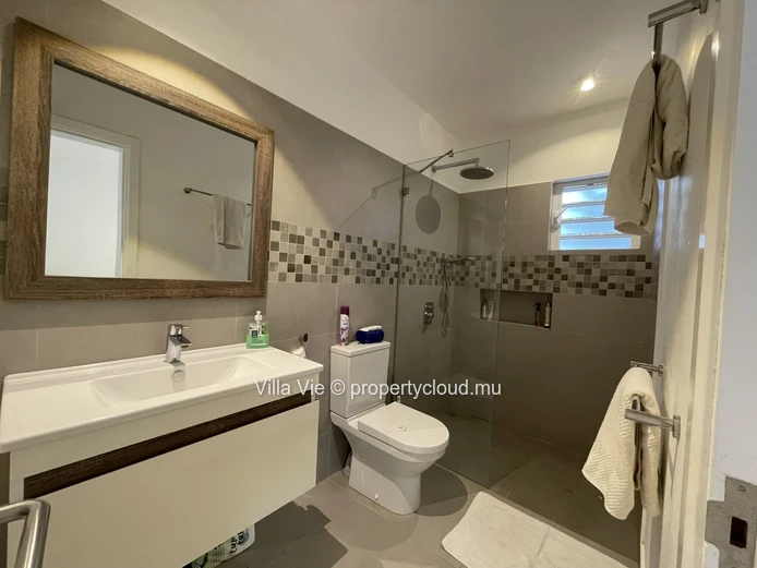 Pointe aux Canonniers - Contemporary 2-bedroom beachfront apartment