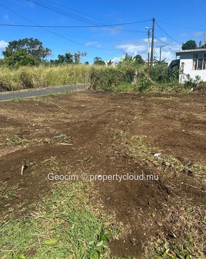 Malakoof Trois Boutiques A 5mns de la plage de Le Bouchon Terrain résidentiel de 242 toises. Largeur 17 m. (Mandat exclusif)