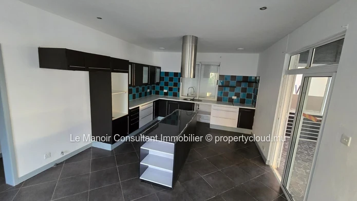 Villa de 3 chambres à vendre à Flic en Flac avec 334 m² habitables