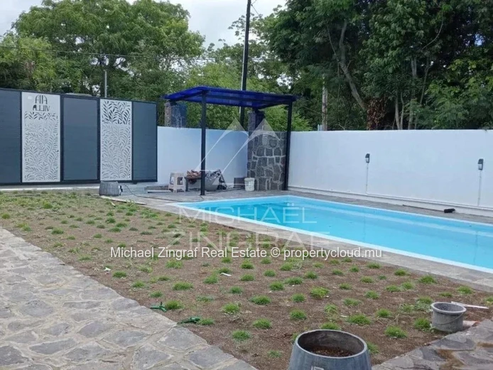 Villa de 4 Chambres avec Piscine à Calodyne