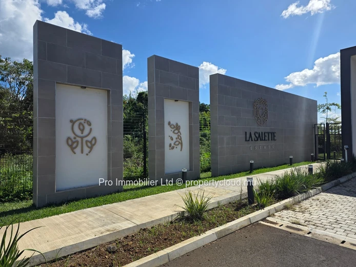 La Salette Estate . 3 TERRAINS RESIDENTIEL À VENDRE ,NOUVEAU MORCELLEMENT SÉCURISÉ À GRAND BAIE
