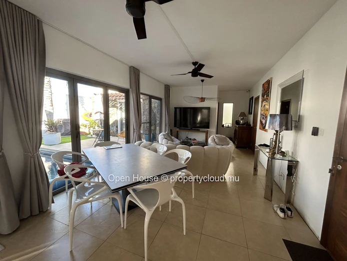A saisir coquette maison PDS à vendre à Grand Baie, Pereybère. 133m² habitables, terrain 238m², 3 chambres, jardin, p...