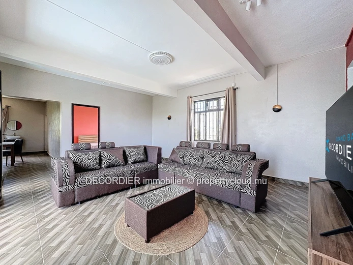 Appartement avec piscine commune
