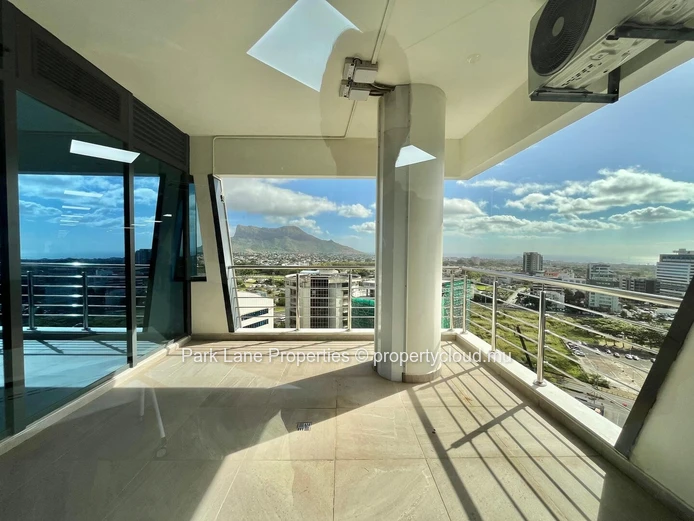 Bureau de 1 011 m² à louer à Ebène